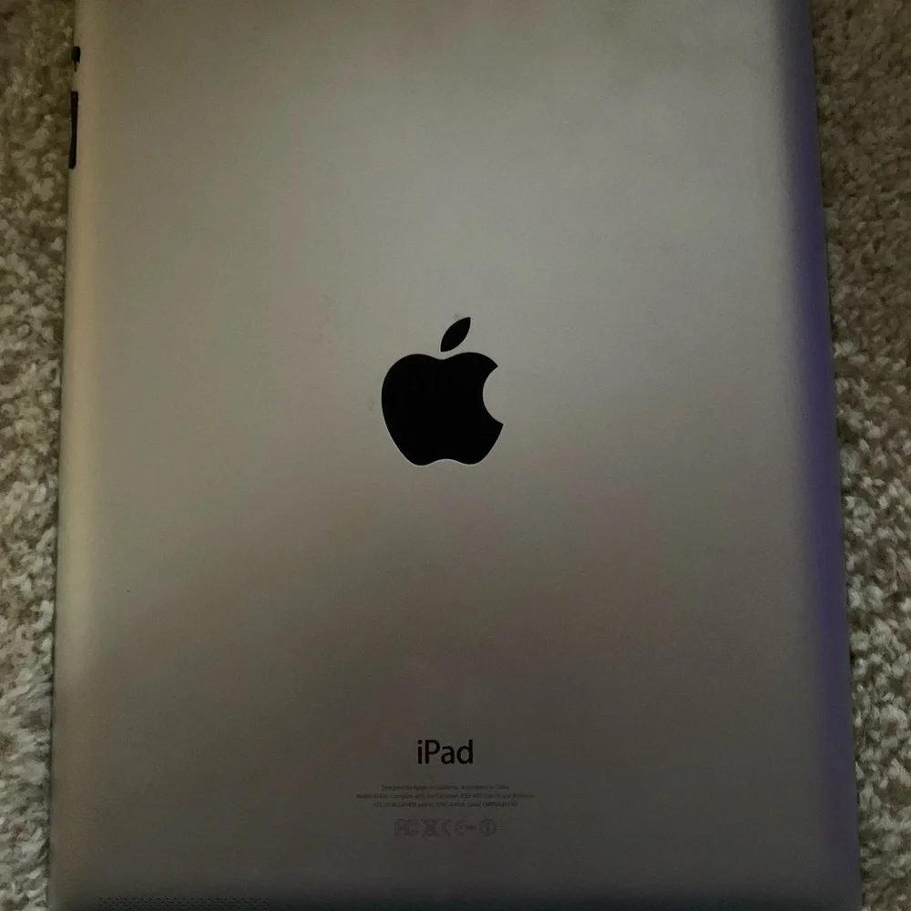 4th Generation IPAD. WHITE. 32G
